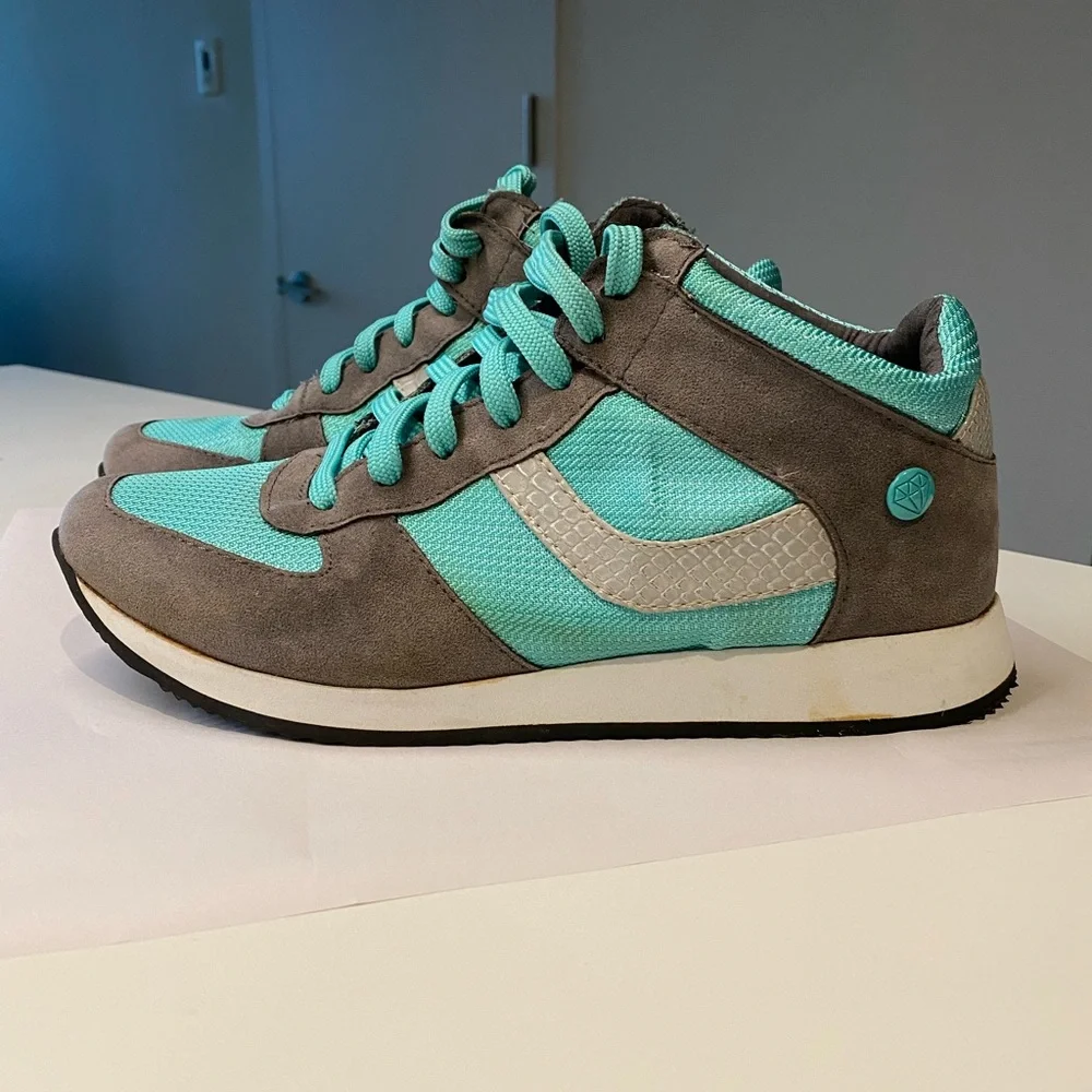 N/A women’s sneakers